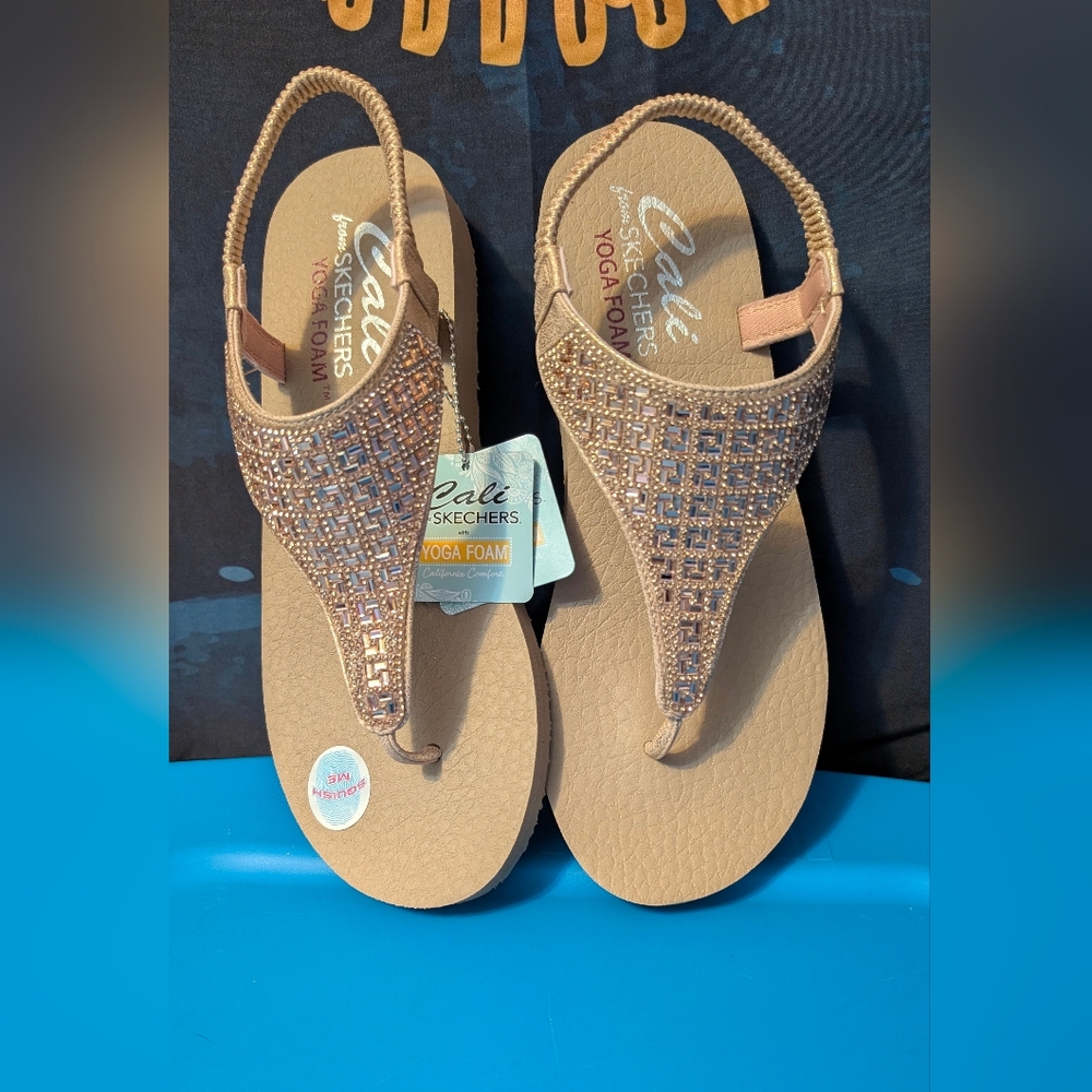 Nwt Skechers Super Blingy Sparkly Beige and Bronze Yoga Foam  Sandals Size 10